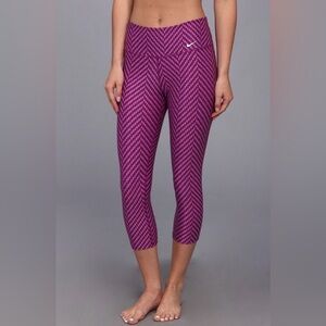 Women's Nike One Legend 2.0 Dri-Fit Geometric Print Capri Leggings Violet M
